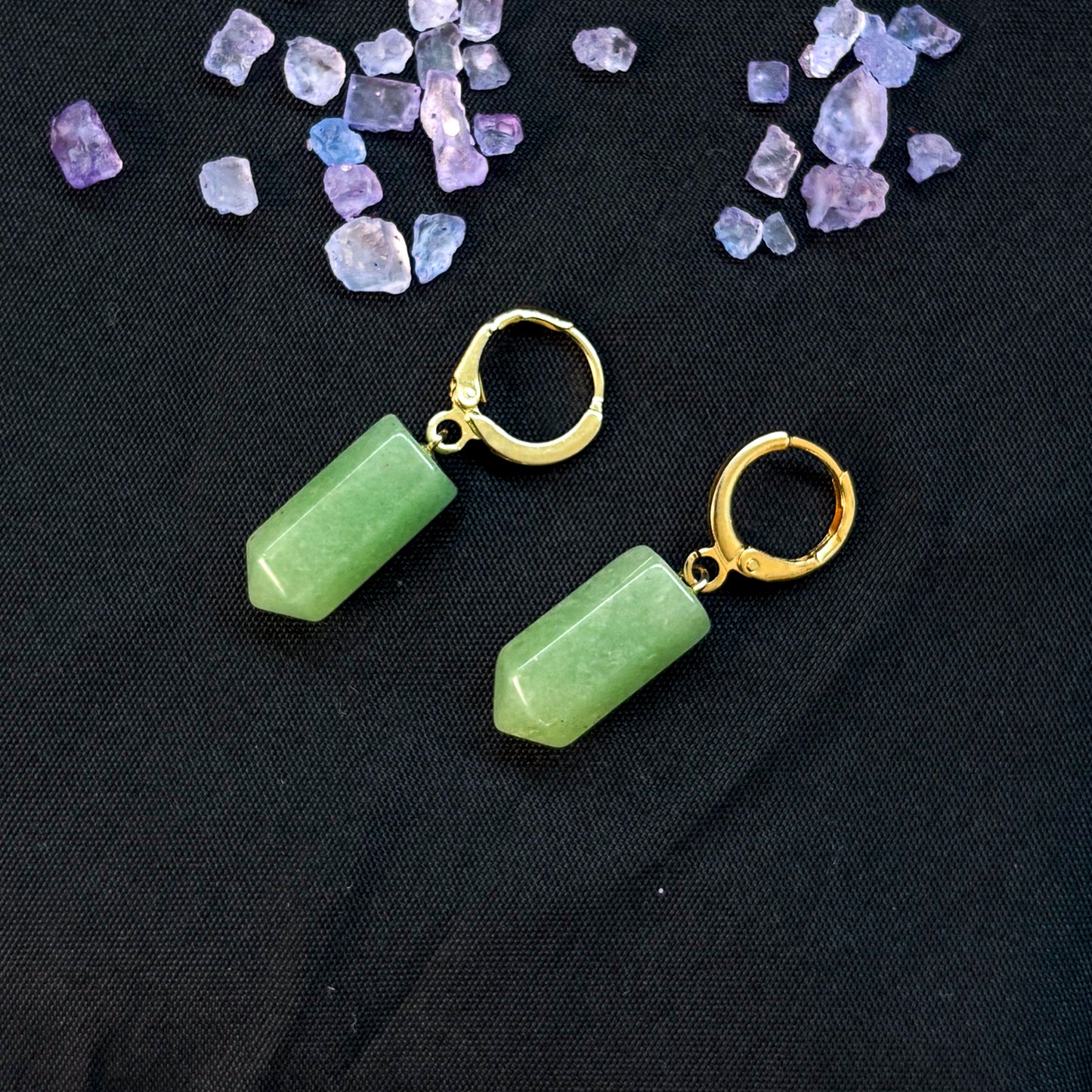 Aros enchape en oro 18k con piedra cuarzo verde