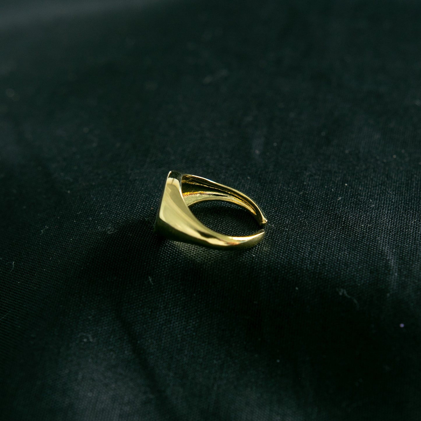 Anillo Signet Grabado Gold