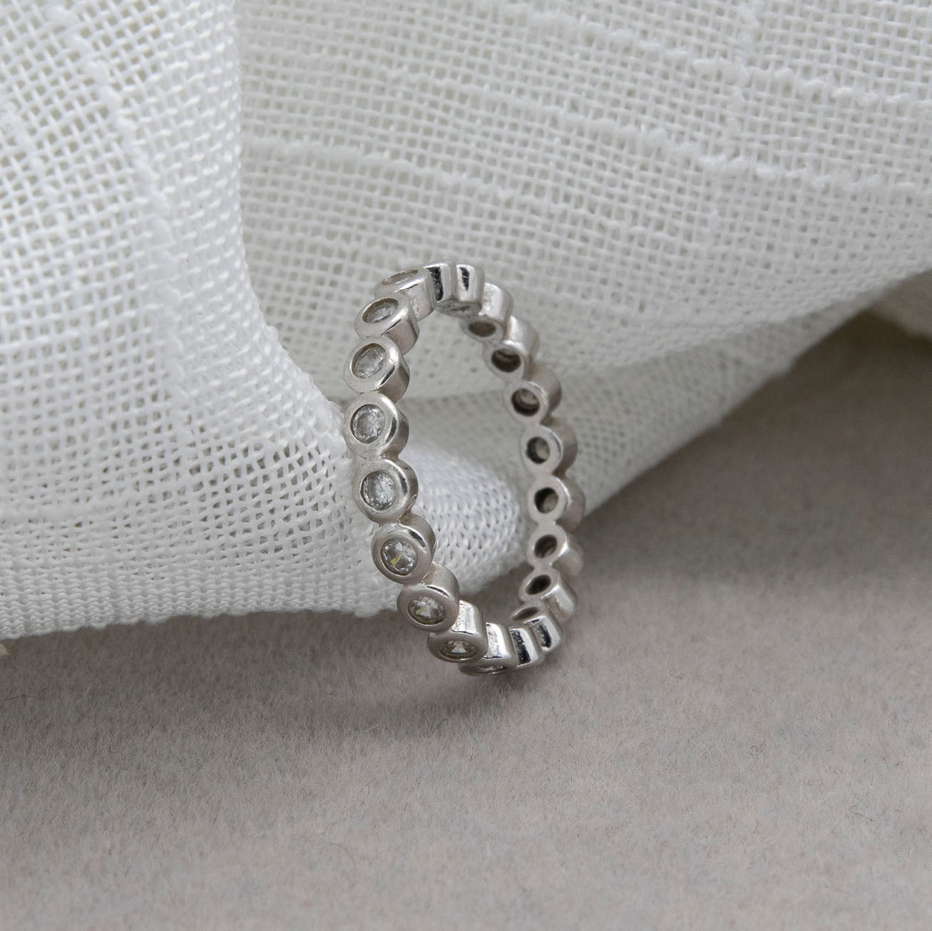 Cintillo de plata 925 con ina linea de microcircones