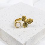 Anillo enchapado en oro con piedra cuarzo